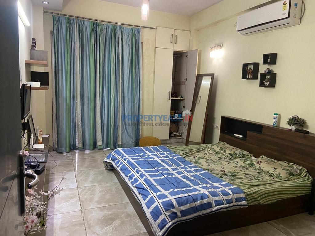 /122 Sq. Feet 
                Residential For  Sale in Indore}